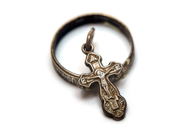 5 особых случаев, когда кольца с крестом — идеальный подарок